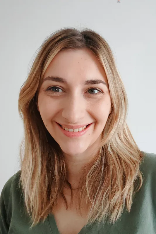 Izabela  J.