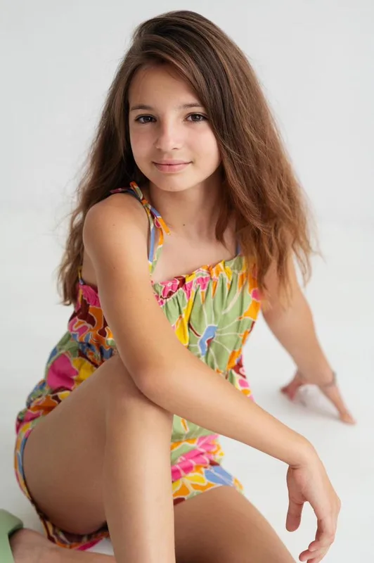 JULIA NEVENA S.