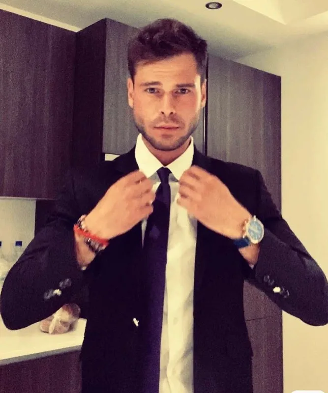 Tomas R.