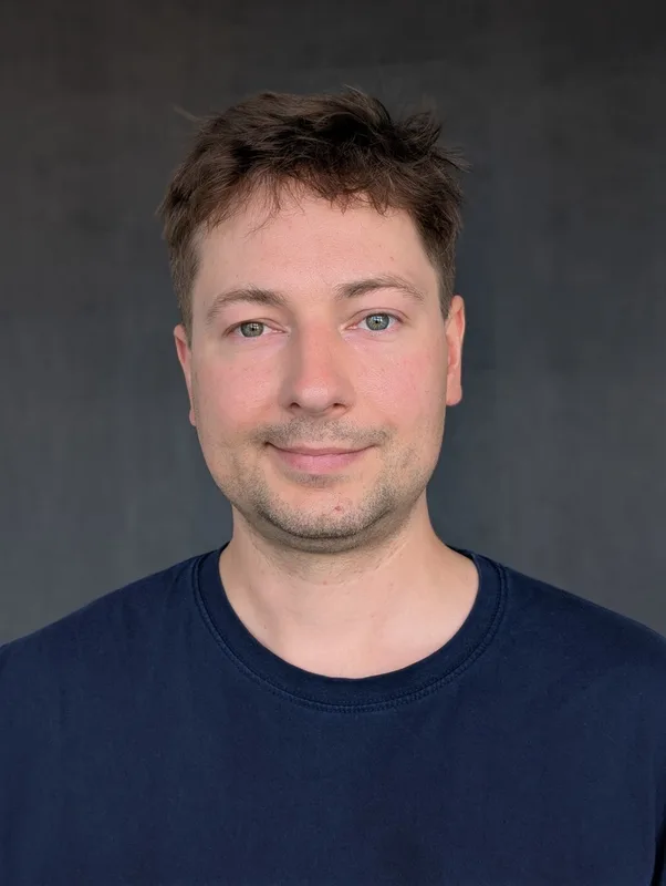 Andrzej S.